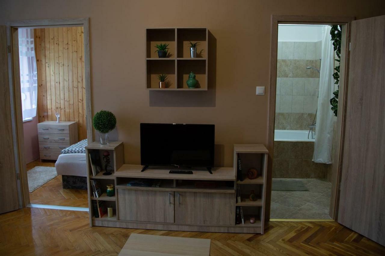 Koroesi Apartman Pécs Esterno foto
