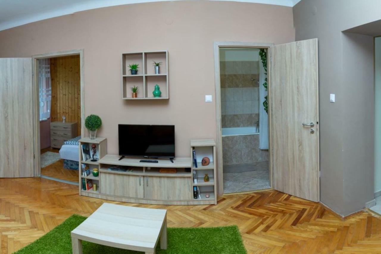 Koroesi Apartman Pécs Esterno foto
