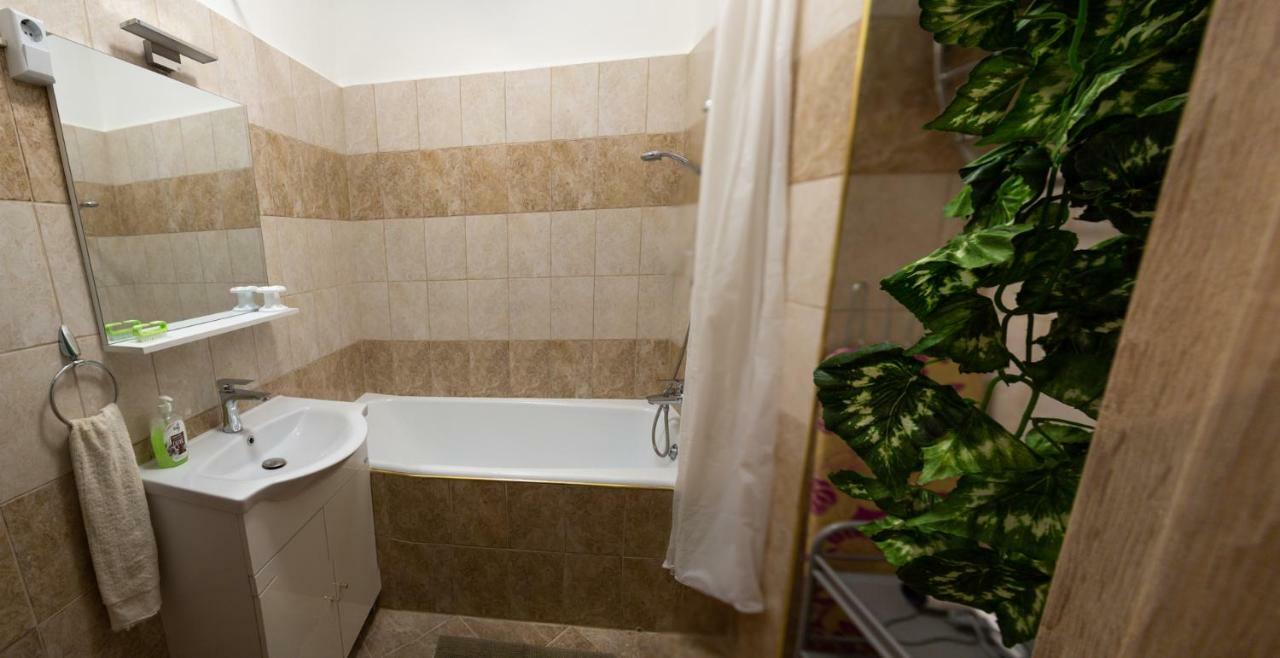 Koroesi Apartman Pécs Esterno foto